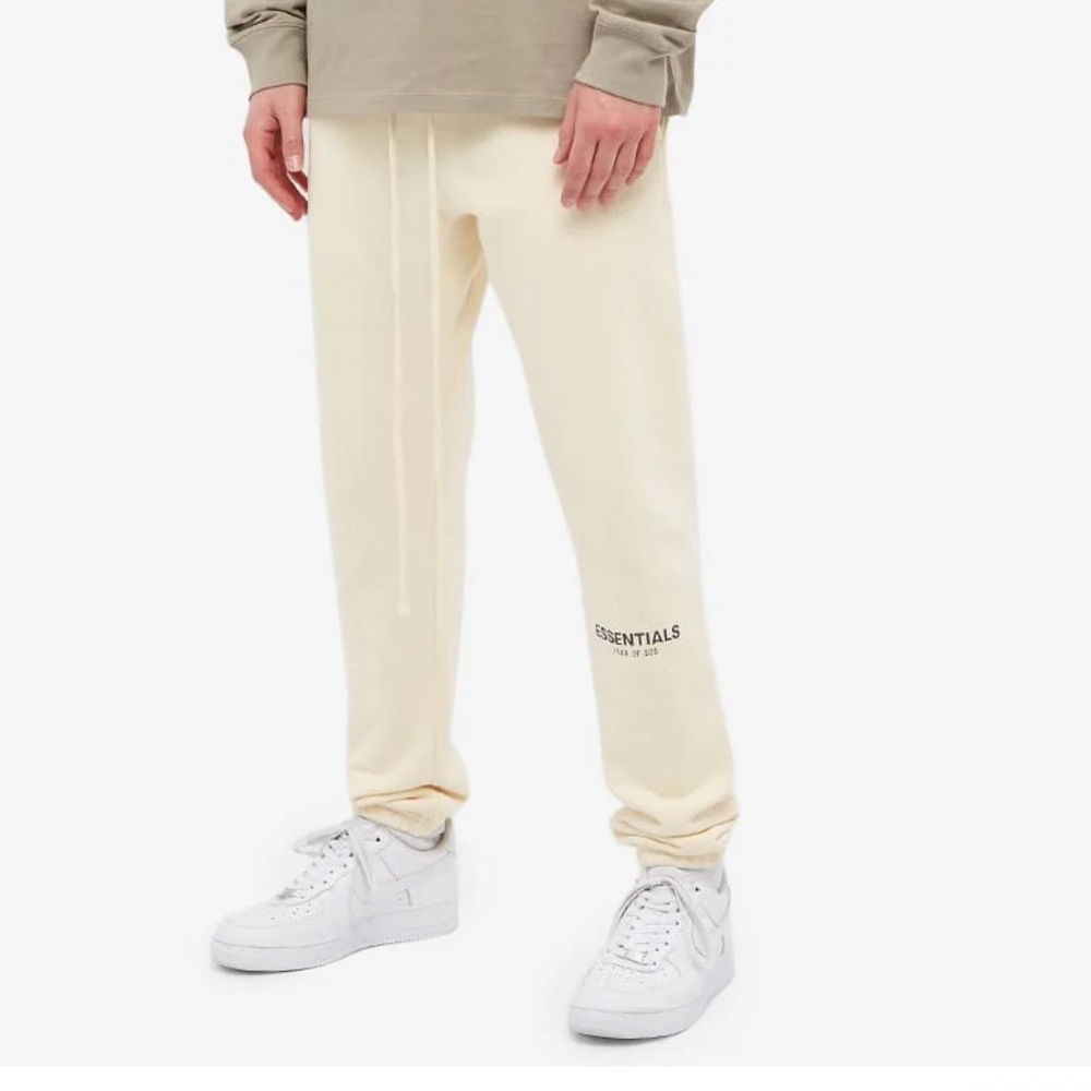 FEAR OF GOD ESSENTIALS Sweatpants Joggers Cream/Buttercream - Picture 12 of 12